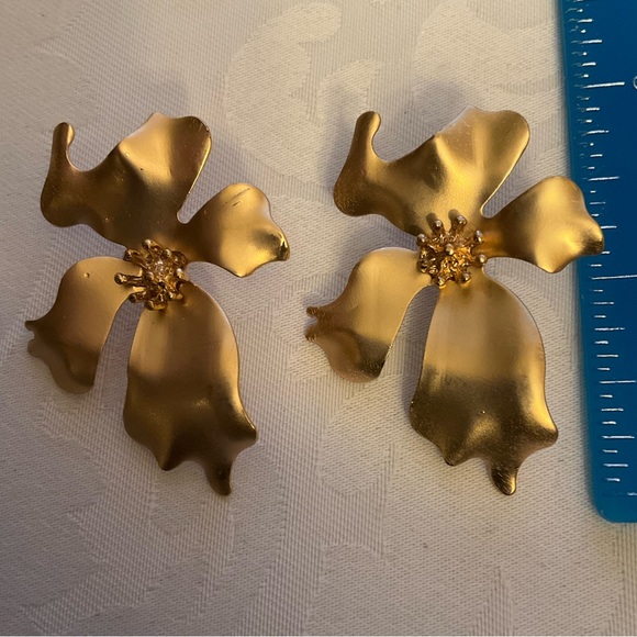 Dogwood Flower Statement Earrings Lightweight - Picture 7 of 8
